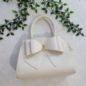 Cream White Purse  🎀
